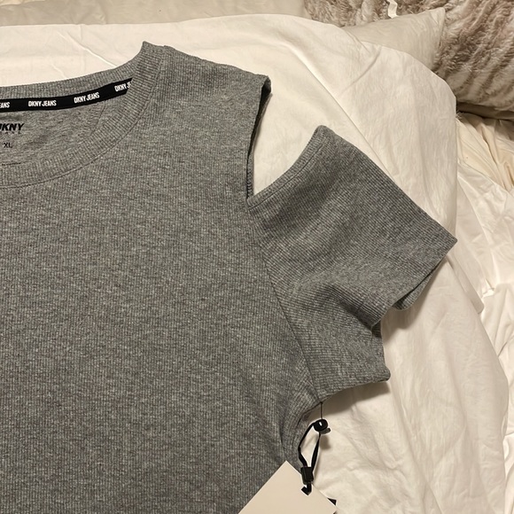 DKNY gym t shirt, Yoga , grey xl ribbed t 57% cotton top with cold shoulder nwot - Picture 2 of 3
